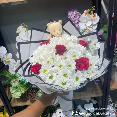 BEYAZ PAPATYA & GÜL BUKETİ CANLI