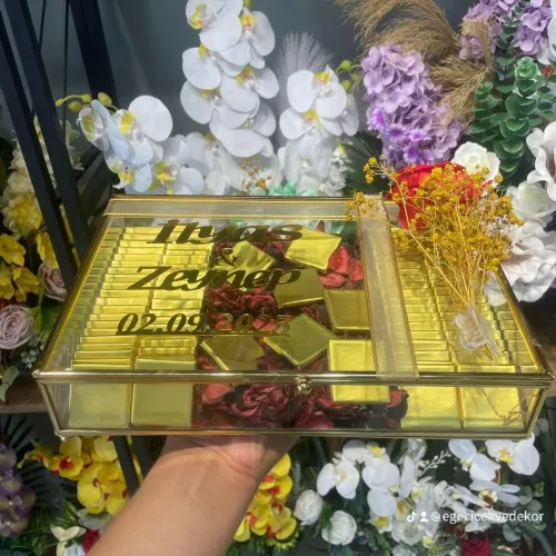 CAM ÇİKOLATA KUTUSU DOLU DOLU